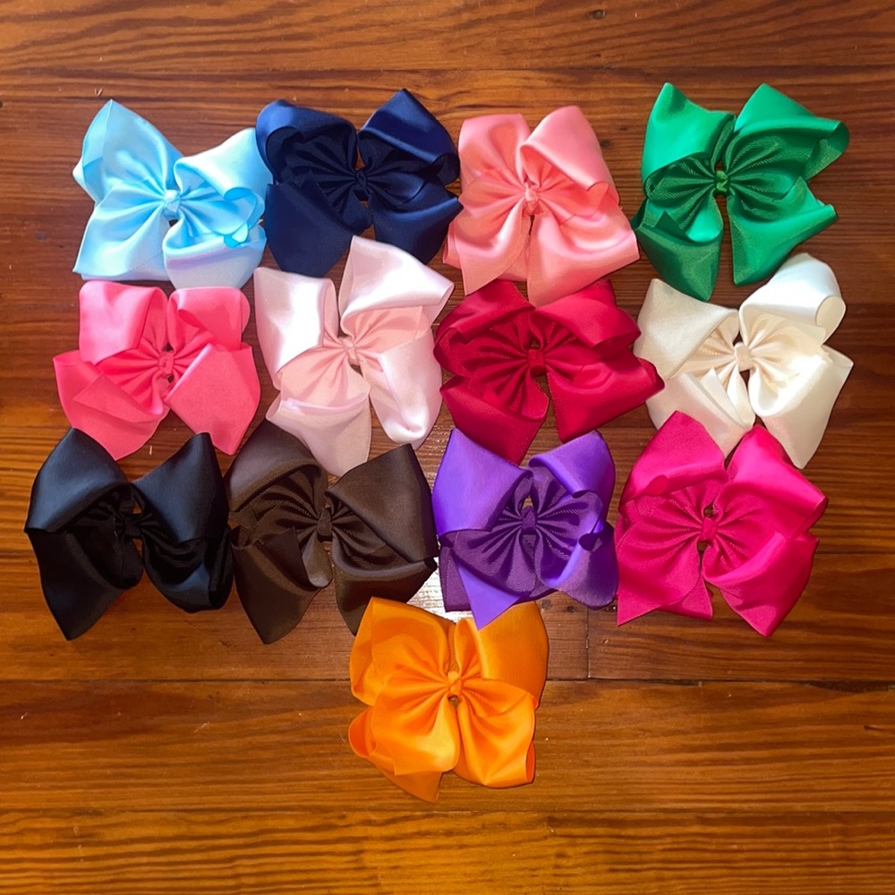 Set of 13 bows
